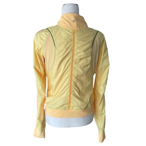 Lululemon Run: Two To Make It True Jacket
Mellow Lemon / Burning Yellow - Picture 3 of 15